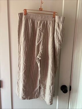 Briggs New York Beige & White Cropped Striped Linen-Blend Pants